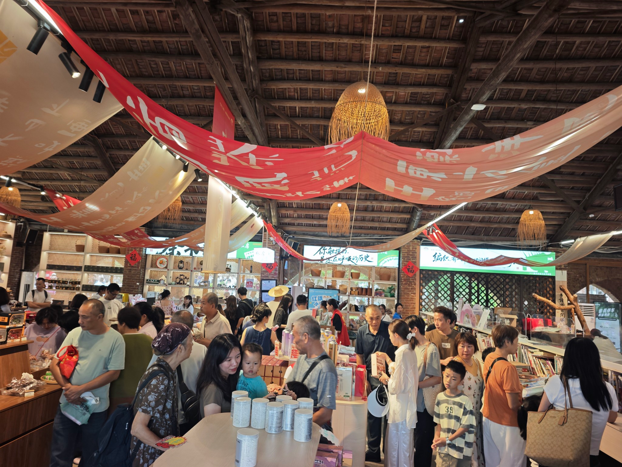 红旗茶厂国庆期间吸引游客8万余人。景区供图