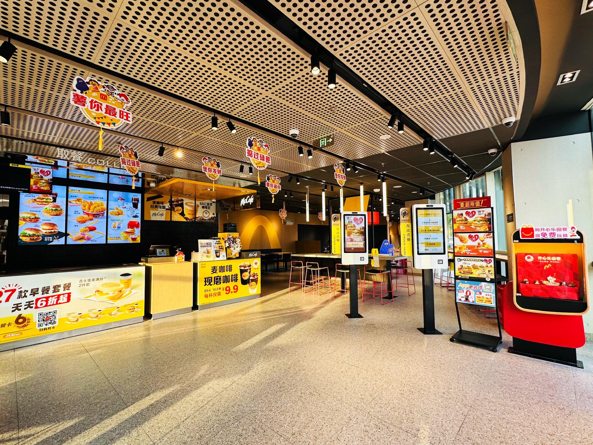 餐厅以Ray风格营造明亮舒适用餐环境