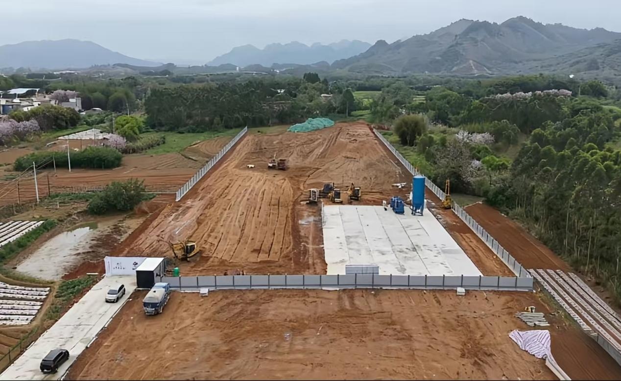 图为黄茅峡水库工程开工现场