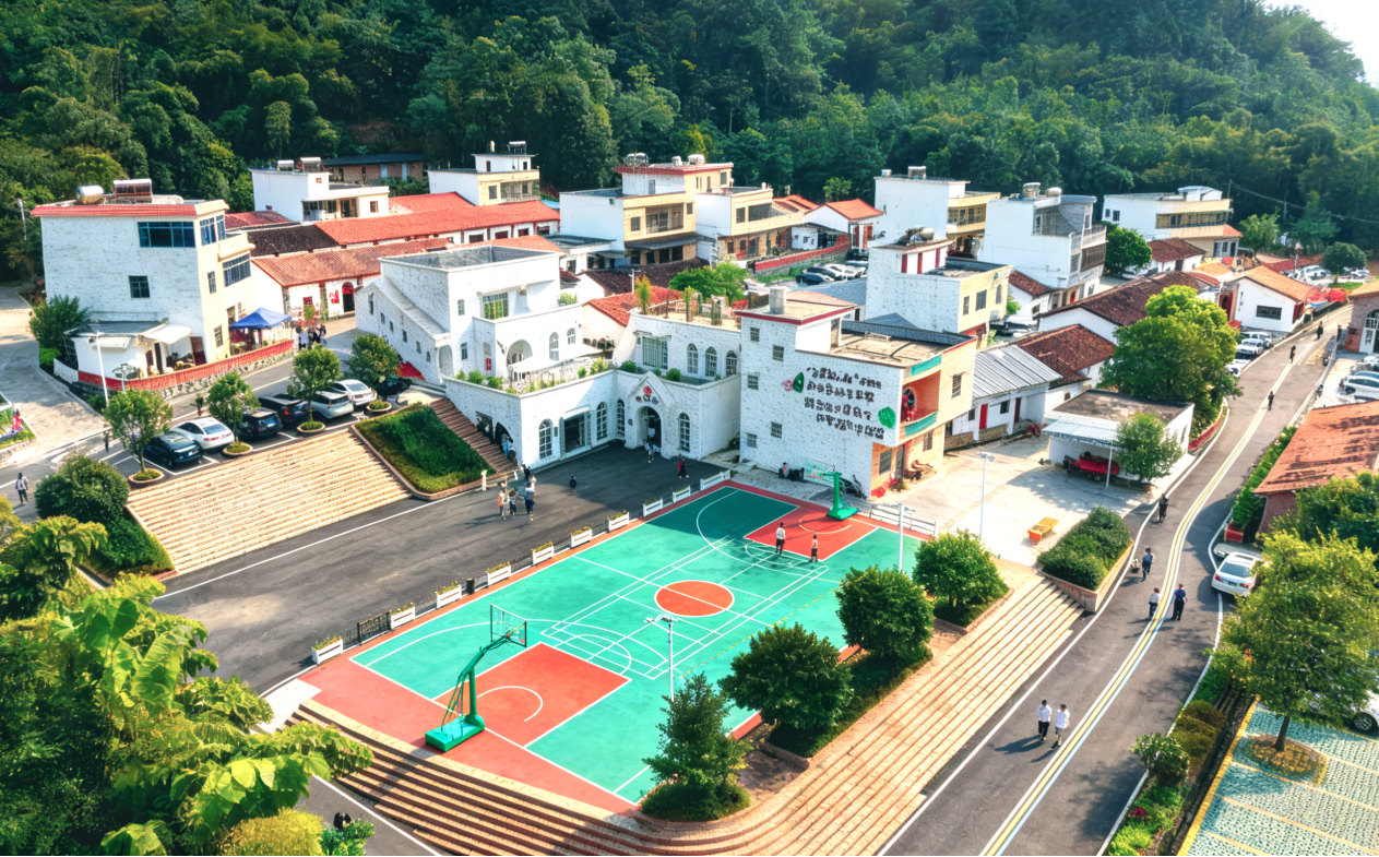 图为英德市横石塘镇龙华村梅子寨一角