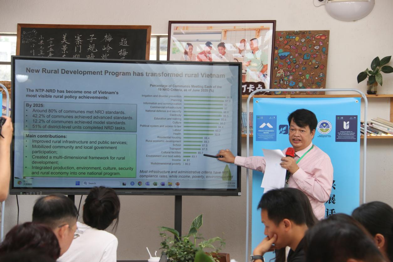 中越双方专家分别作主旨报告。陈咏怀 摄