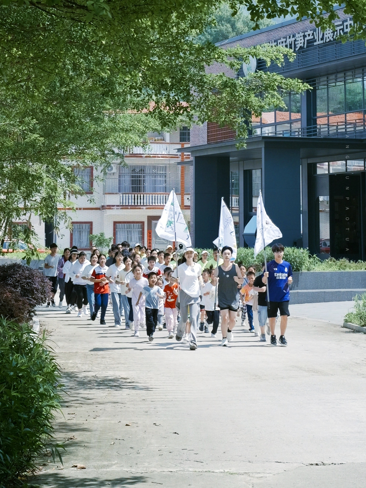 《乡村跑团之我的青春在田野》短剧剧照 通讯员供图