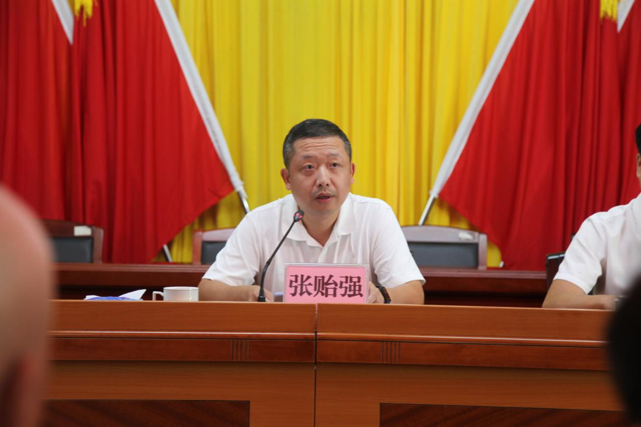 英德市委副书记、黄茅峡水库工程常务副总指挥张贻强对与会人员明确工作要求