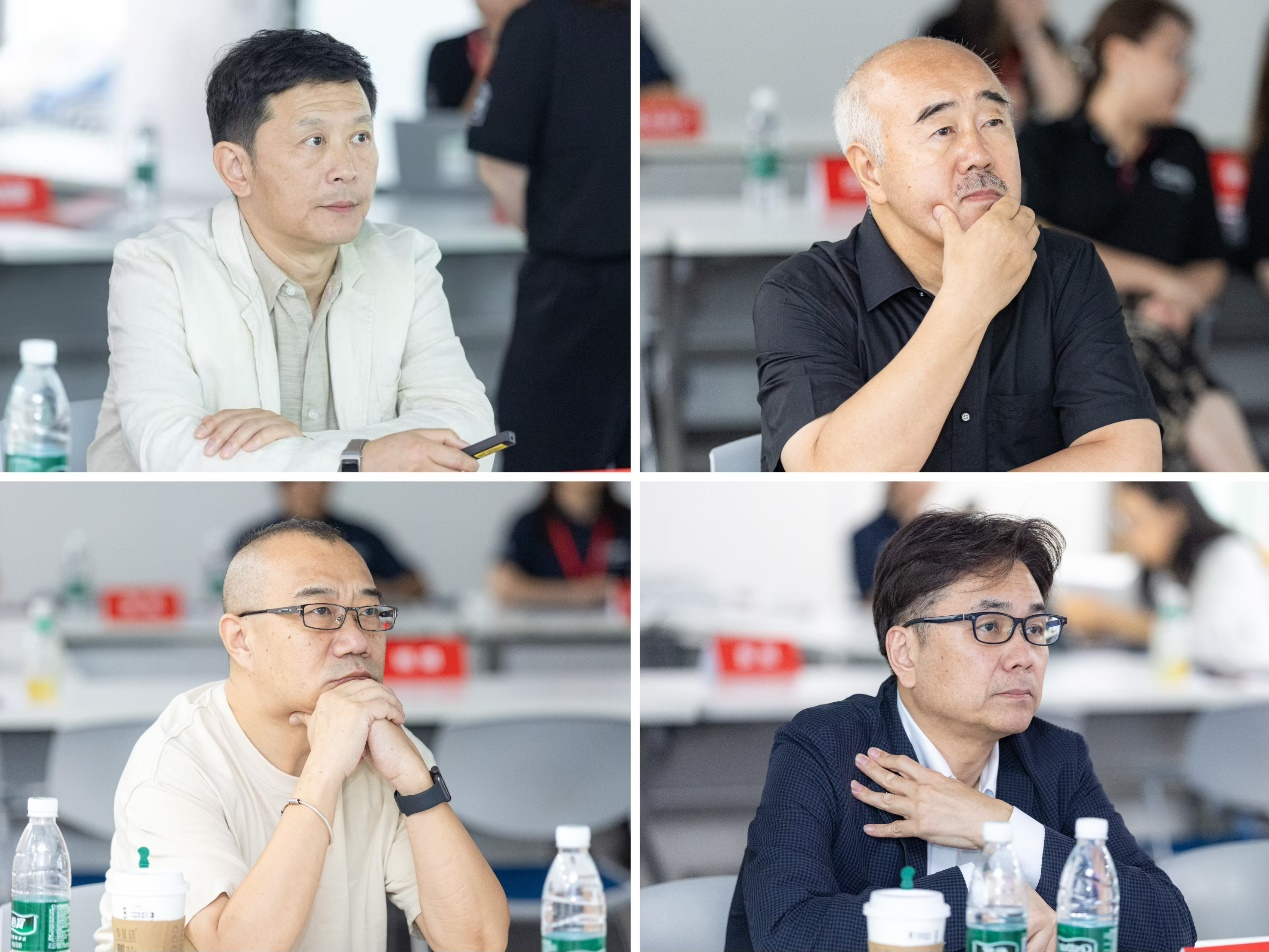 专家评委阵容:中国摄影家协会主席李舸(左上)、中国新闻摄影学会会长兰红光(右上)、 中央美术学院教授姚璐(左下)、佳能(中国)有限公司高级总经理松元英之(右下)