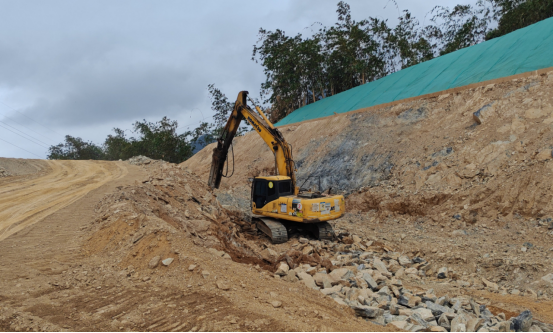 国道G358线石灰铺改线段高边披施工点