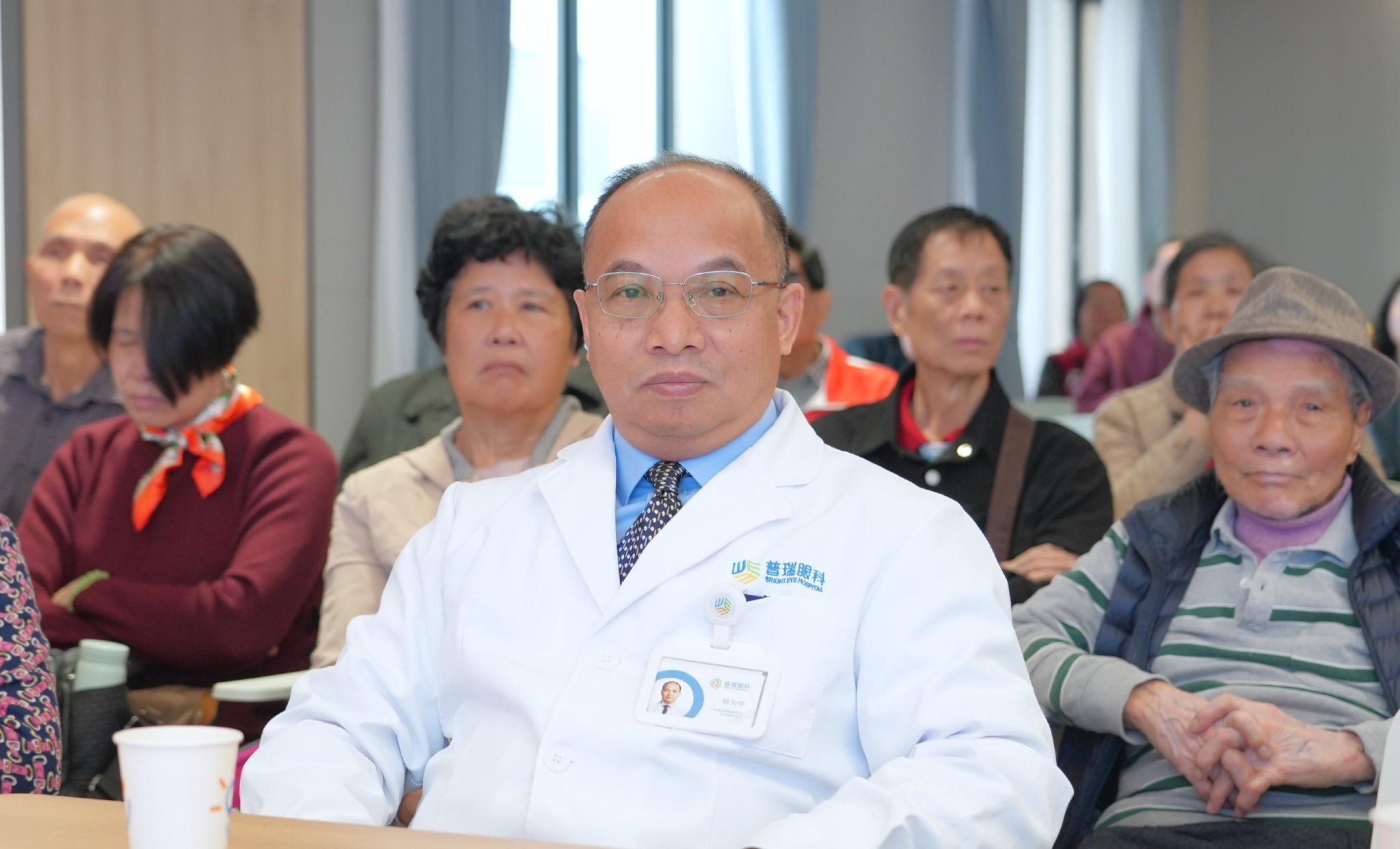 广州普瑞眼科医院副院长兼白内障科主任杨为中