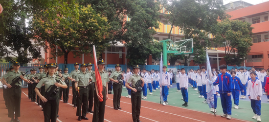 禁毒宣传第一课点亮平安开学季同和街禁毒办走进同和中学开学典礼