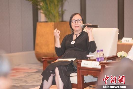 中国第一批时装设计师,中国美术学院设计艺术学院院长吴海燕教授 钟欣