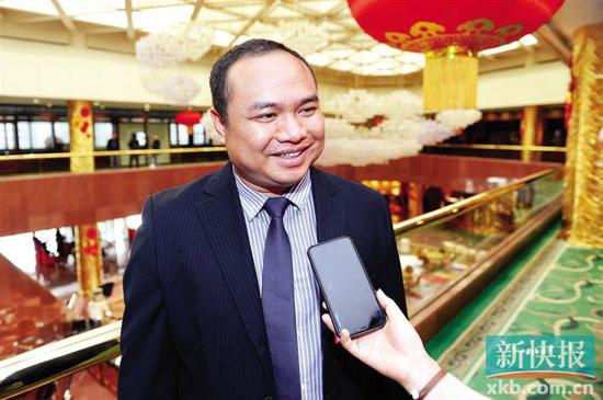 全国人大代表,广东省怀集县连麦镇长岗村种养专业户徐建贤