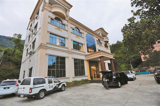 深圳晚报讯(记者 伊宵鸿)专找有钱人设"杀猪档",以赌养黑,暴力追债