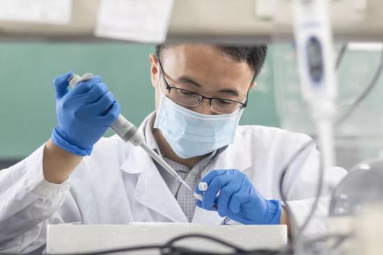 华农最"辣"博士:吃世界上最辣的椒,还想研究辣味土豆