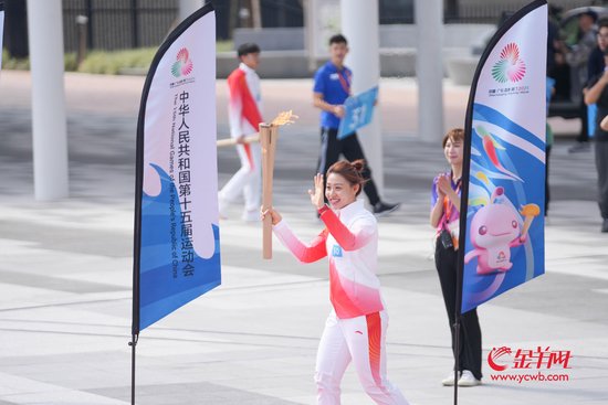 共赴盛会 港澳同心传全运圣火