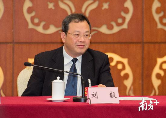 全国人大代表,江门市委副书记,市长刘毅.
