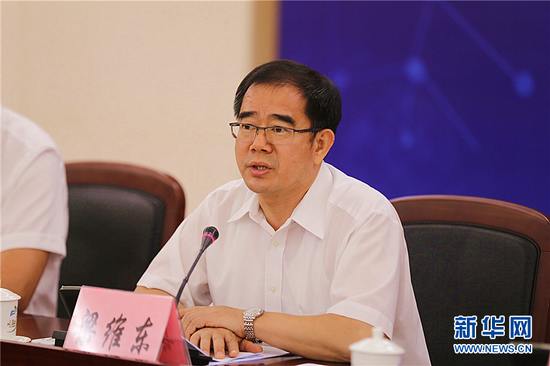 东莞市委副书记,市长梁维东在会上发言.新华网发 (黄璐璐 摄)