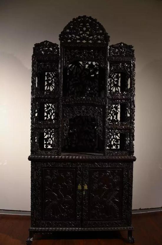 清代酸枝木透雕龙凤葡萄葫芦纹博古架