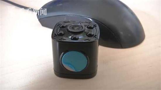 称她和男朋友,在他们租住的出租房内,竟发现了一个隐蔽摄像头