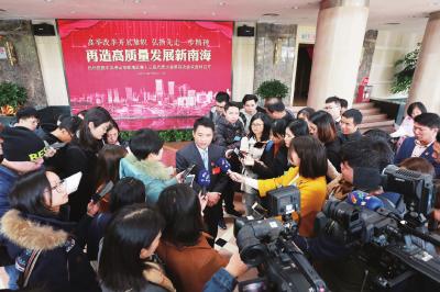 南海区第十三届党代会第四次会议闭幕后,市委常委,区委书记黄志豪接受