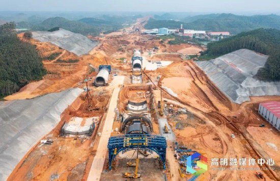 图:建设中的珠三角枢纽(广州新)机场。