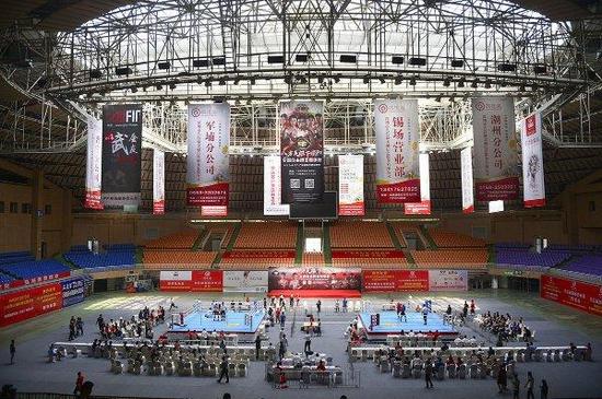 搏击锦标赛现场昨晚,揭阳念慈体育馆锣鼓喧天.