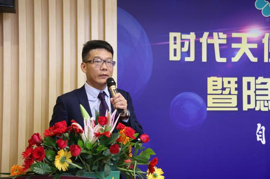 东莞口腔医院副院长袁东辉教授为发布会致辞