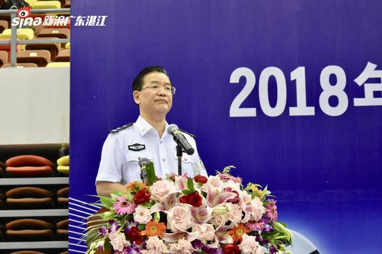 广东省公安厅党委委员,政治部主任江理达宣布比赛开始
