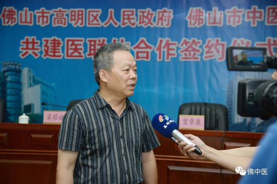 我院党委委员,医疗总监,医疗质量总监余俊文接受记者采访