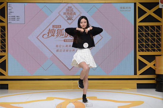 在随后的才艺展示环节,姑娘更是都拿出看家本领.