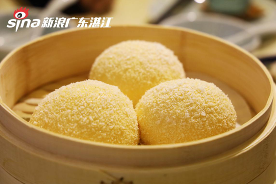 港九茶点的椰蓉流沙包