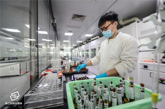 广东一方制药有限公司质量中心.珠江时报记者方智恒摄
