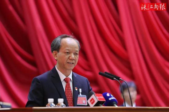 佛山市委副书记,顺德区委书记郭文海代表区委作工作报告.