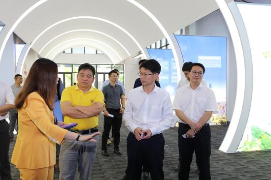 仲恺高新区管委会主任邱志彪到潼湖科技小镇调研