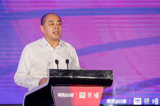 龙江镇党委副书记,镇长孙春刚表示:"龙江镇委镇政府将集中各方优秀的