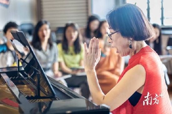 每周三是十六分音符女声合唱团雷打不动的排练时间(殷福 摄)