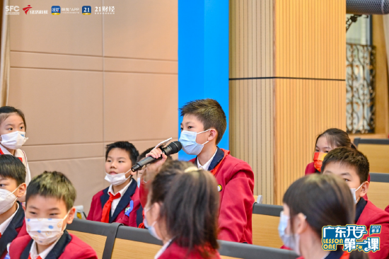 东风东路学校会场学生踊跃答题