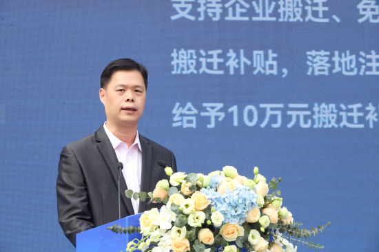 2023年2月17日,清远市工业和信息化局四级调研员杨华作了清远市承接纺织服装产业转移政策宣讲