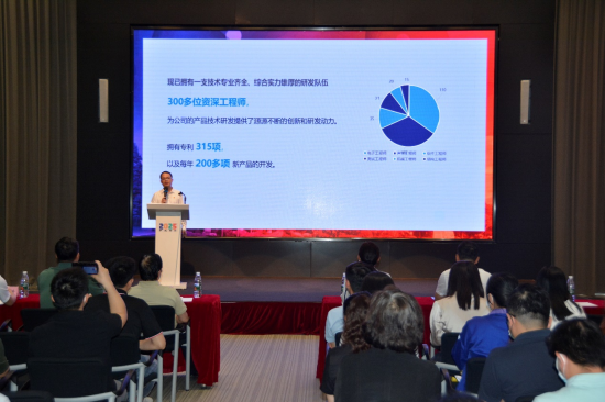 韦鸿敏作宣讲:从一种创新走向另一种创新 摄影:吴术球