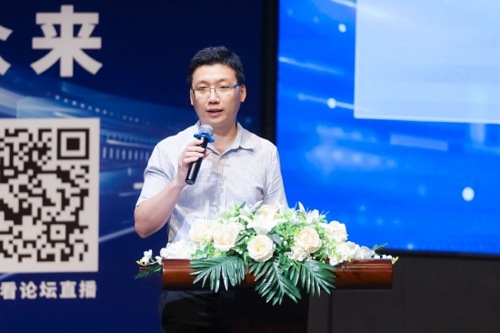 南海区教育局党组成员、民办教育行业党委专职副书记冼兆鹏致辞