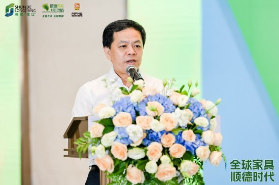 顺德区委常委、副区长梁伟沛发表讲话