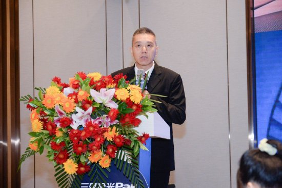 图:三雄极光家居照明产品科经理吴兵