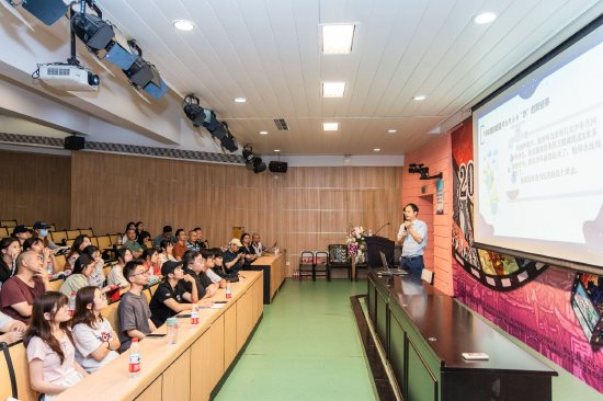 顺德融媒编委、顺德区作家协会主席王茂浪作主题分享