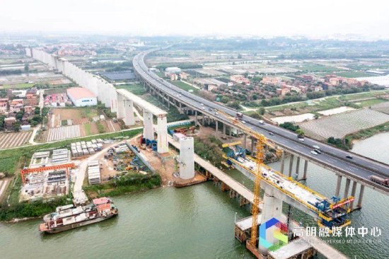 图:在建的广湛高铁。