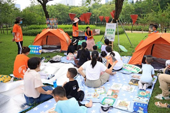 顺德图书馆在博雅市集开办阅享草地读书会活动