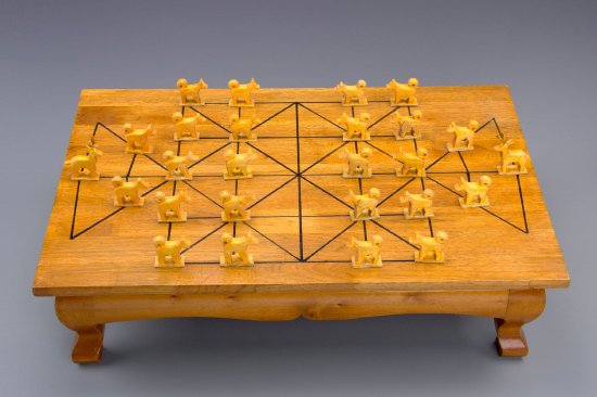 达斡尔族围鹿棋 现代 中国民族博物馆藏