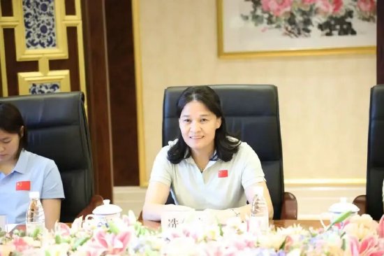 二沙中心党委书记冼东妹讲话