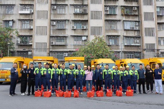 广州水投建工集团慰问春节在岗建设者