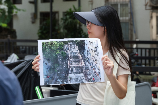资料图片为多宝坊集中停放区改造前