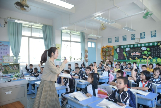 智慧教室照明助力青少年预防近视