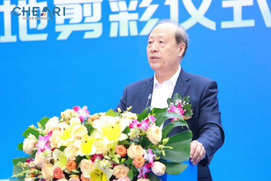 中国轻工业联合会党委副书记王世成致辞