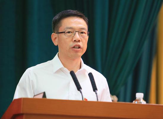 龙江街道党委书记何春云表示,龙江已攻下第一个连片改造的千亩园区