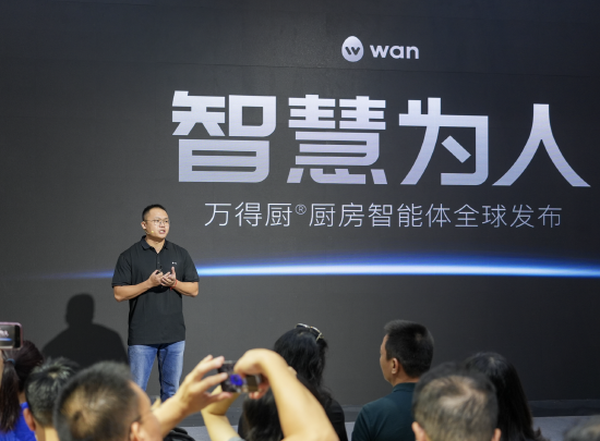 (万得厨运营中心总监王宁现场演讲)